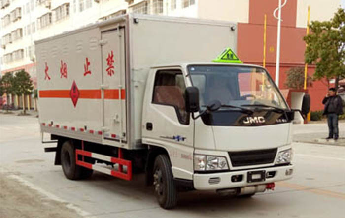 江鈴黃牌易燃液體廂式運輸車