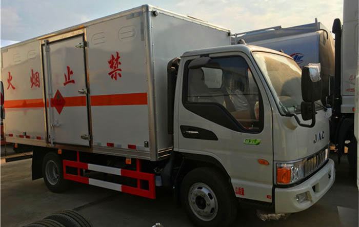 江淮黃牌易燃液體廂式運(yùn)輸車