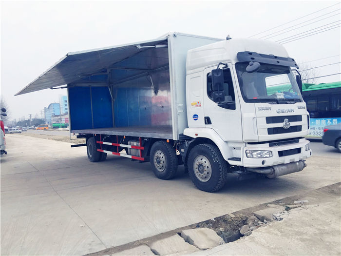 柳汽小三軸易燃液體廂式運輸車