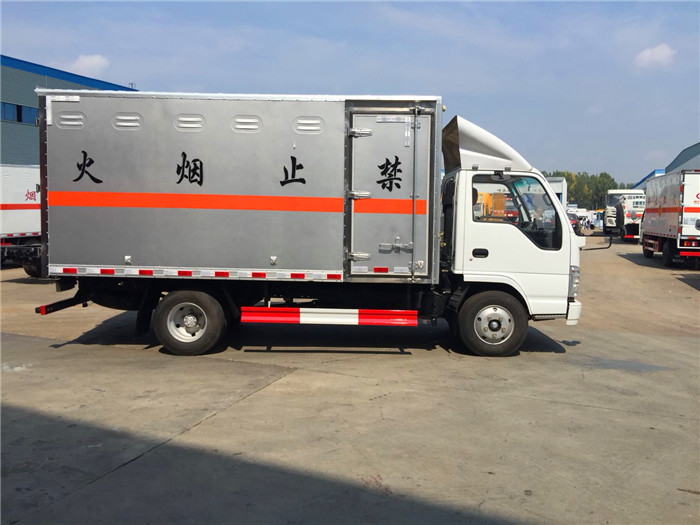 五十鈴藍(lán)牌民爆運(yùn)輸車