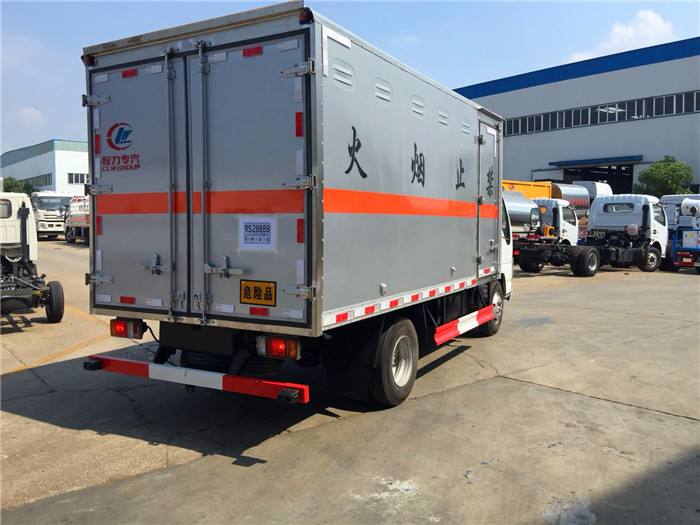 五十鈴藍(lán)牌民爆運(yùn)輸車