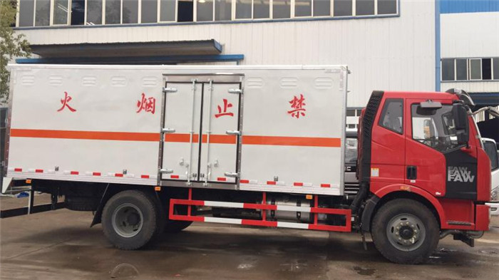 解放9.99噸民爆運輸車