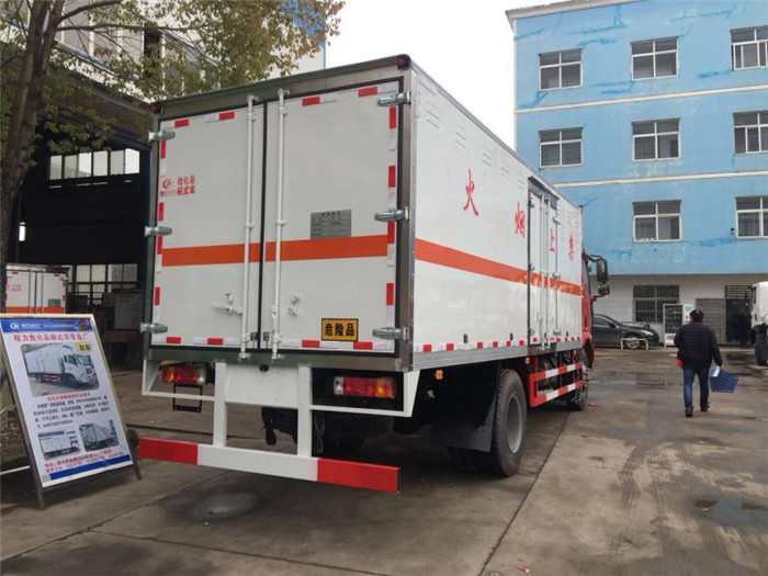 解放9.99噸民爆運輸車