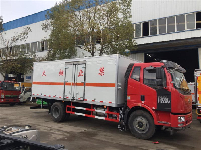 解放9.99噸民爆運輸車