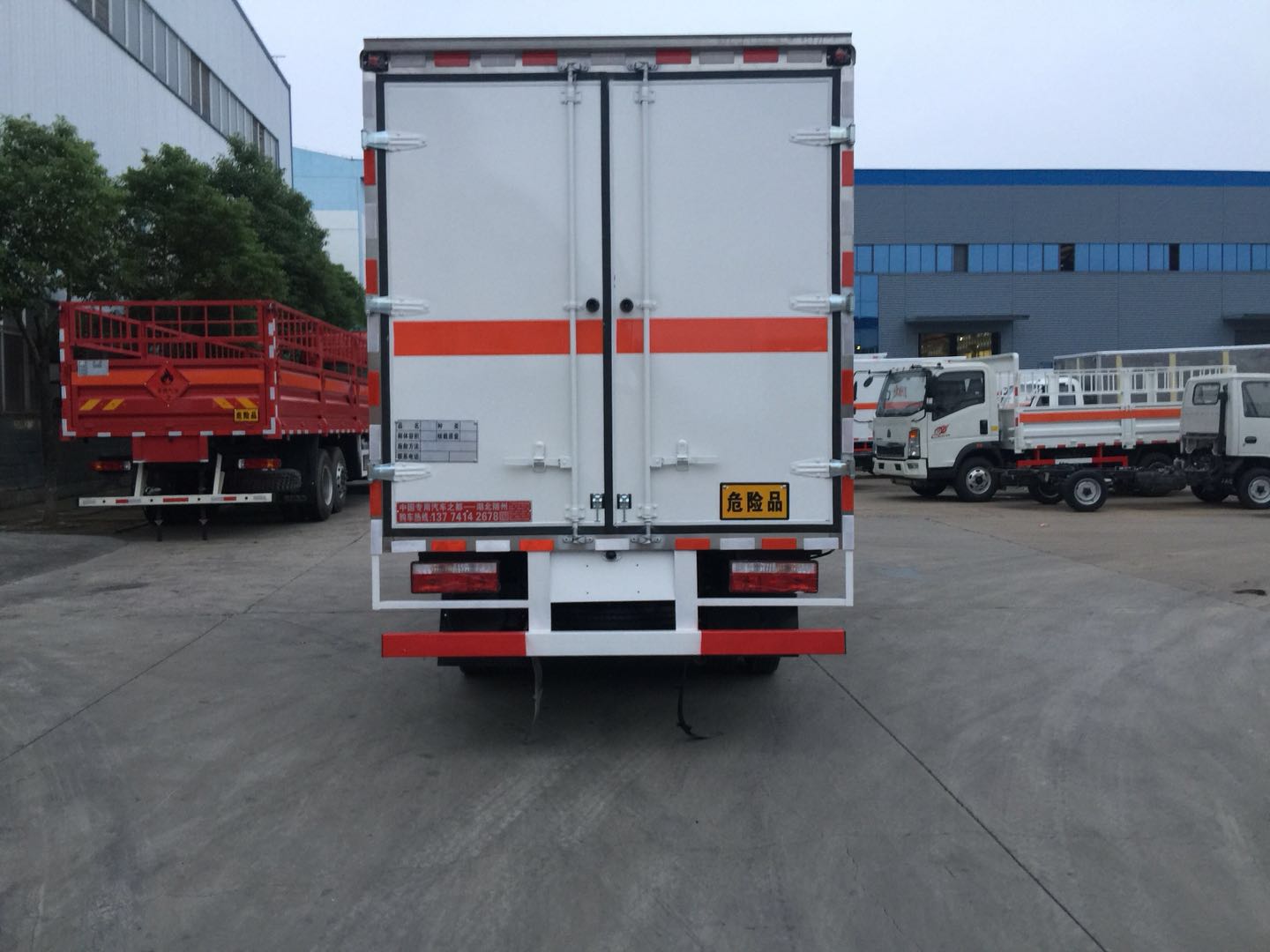 江淮危險(xiǎn)品廂式運(yùn)輸車桶裝油漆甲醇危險(xiǎn)品箱式運(yùn)輸車