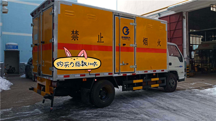 江鈴危險(xiǎn)品箱式運(yùn)輸車(chē)2.9噸桶裝硫酸蒸餾水危險(xiǎn)品運(yùn)輸車(chē)