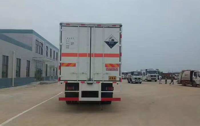 柳汽危險品箱式運輸車9.9噸桶裝硫酸蒸餾水危險品運輸車