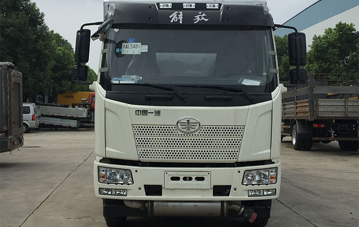 解放危險品箱式運輸車10噸桶裝硫酸蒸餾水危險品運輸車
