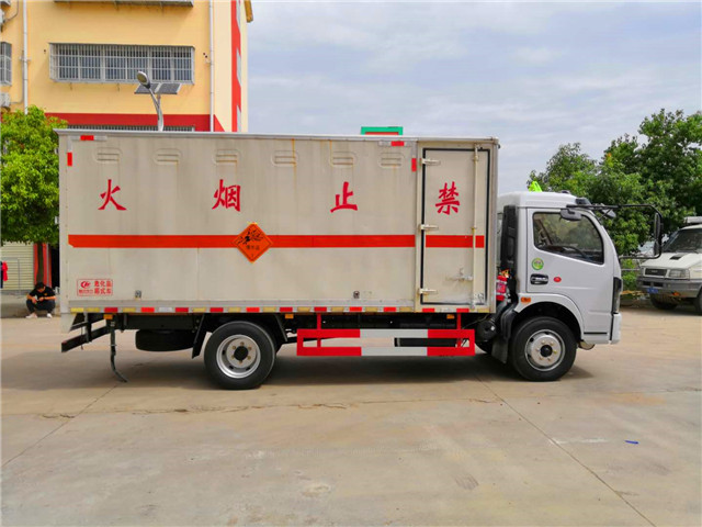 國六東風(fēng)多利卡民爆運(yùn)輸車
