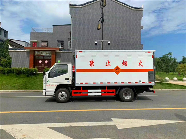 國六江鈴藍牌氣體廂式運輸車