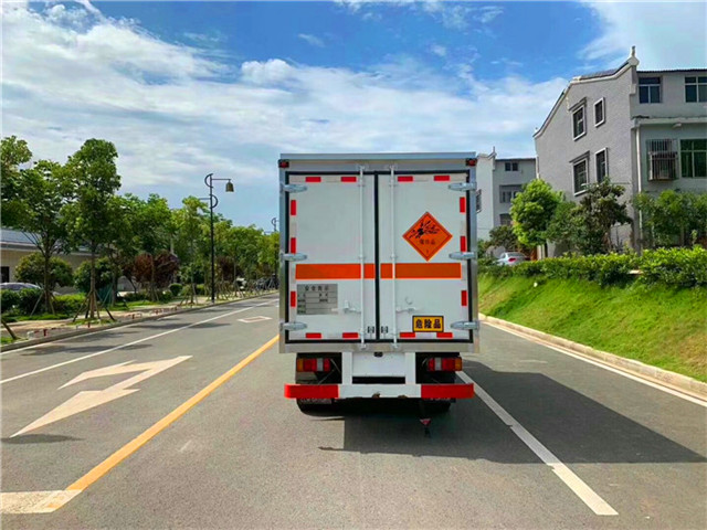 國六江鈴藍牌氣體廂式運輸車