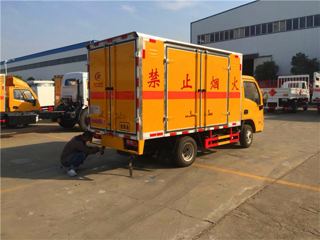 爆破器材運(yùn)輸車 爆破器材運(yùn)輸車
