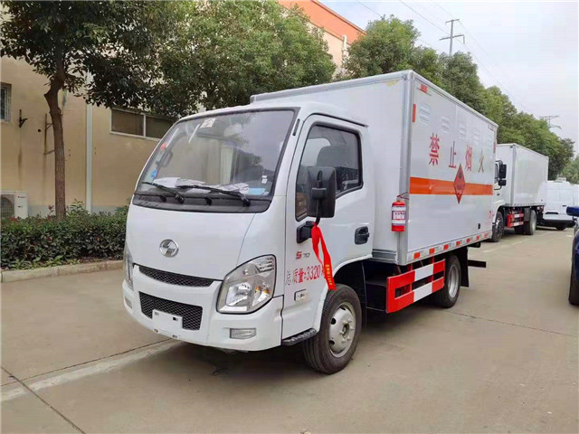 躍進民爆運輸車 躍進民爆運輸車