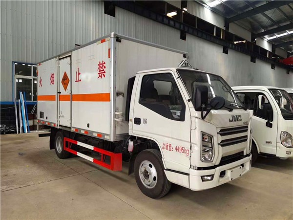 江鈴4.2米危險(xiǎn)品廂式運(yùn)輸車 江鈴4.2米危險(xiǎn)品廂式運(yùn)輸車